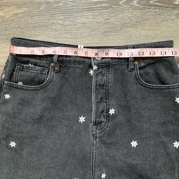 PacSun Black Straight Leg Jeans with White Floral Pattern - Picture 4 of 9